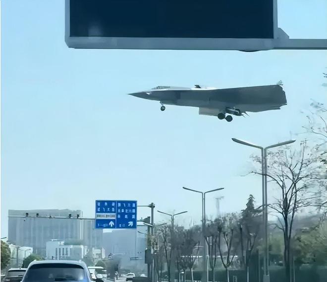 国陆军部长：用“钢铁意志”打败！新葡京博彩美军拿了中国剧本？美(图1)